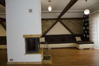 Гостевой дом Liubava Поляна Семейный люкс с балконом-3