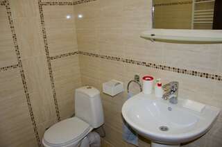 Гостевой дом Liubava Поляна Семейный номер-6