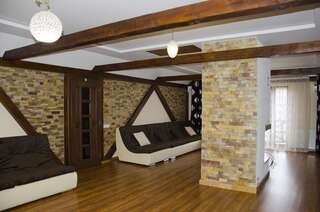 Гостевой дом Liubava Поляна Семейный люкс с балконом-5