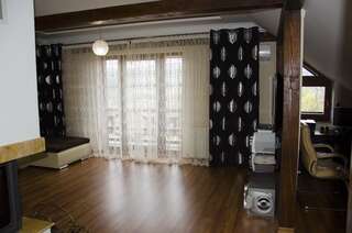 Гостевой дом Liubava Поляна Семейный люкс с балконом-10